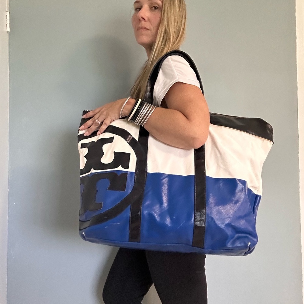 Tory Burch WEEKENDER Canvas & Vinyl Beach Tote Bag - Picture 4 of 12